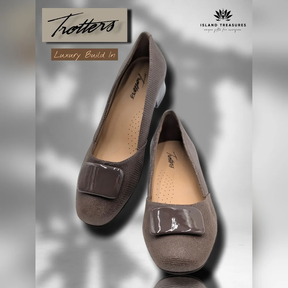 Trotters Delsey Sz 7.5M Women's Taupe Slip-On Flats Nappa Leather Patent Buckle